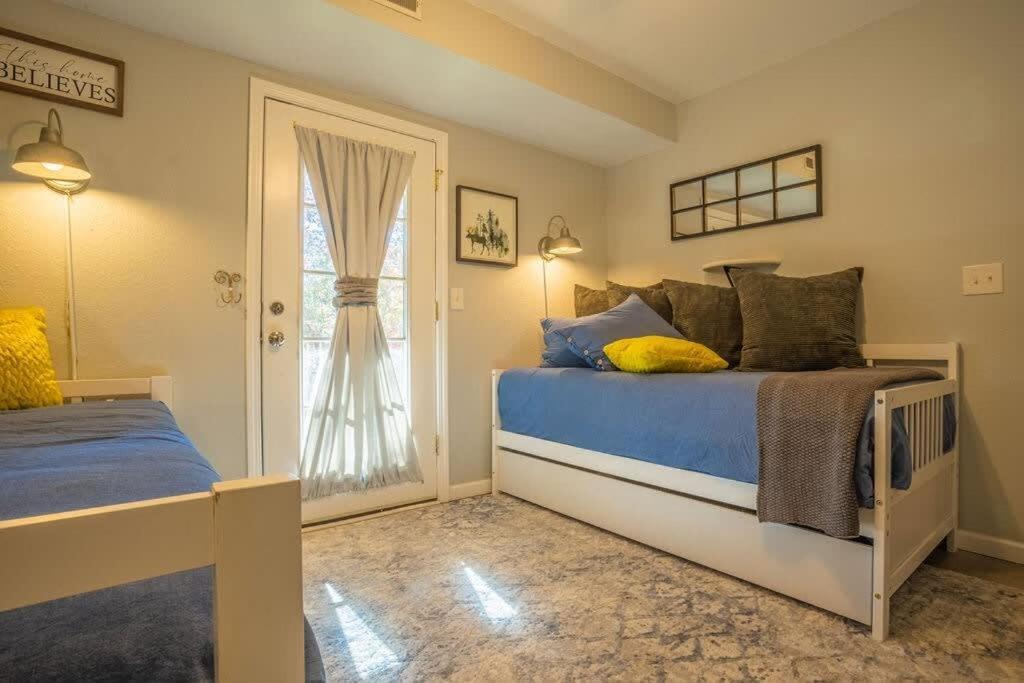 Sasquatch Lodge E Sleeps 13 개틀린버그 외부 사진