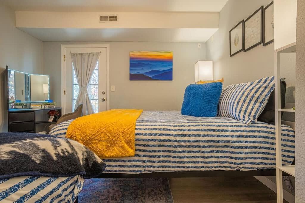 Sasquatch Lodge E Sleeps 13 개틀린버그 외부 사진